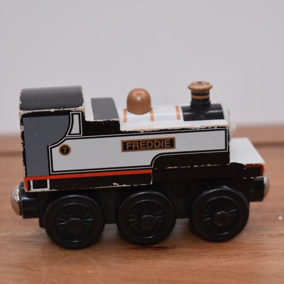 2003 Fearless Freddie Pink Cheeks Thomas & Friends Wooden Railway Train Engine - Picture 5 of 7